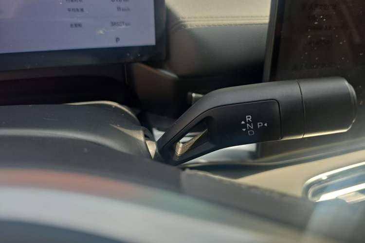 Used Geely Galaxy A7 2025 Model EM-i 150km Starship Edition Gear Lever