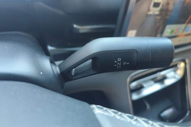 Used Geely Galaxy A7 2025 Model EM-i 150km Starship Edition Gear Lever