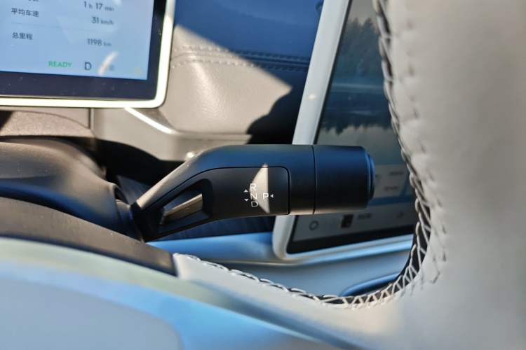 Used Geely Galaxy A7 2025 Model EM-i 150km Starship Edition Gear Lever