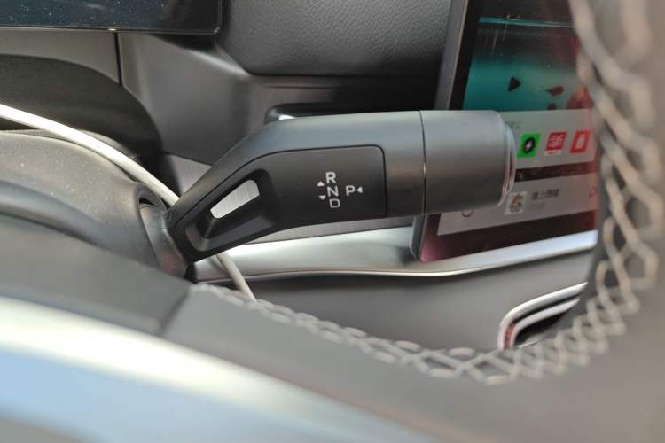 Used Geely Galaxy A7 2025 Model EM-i 150km Long-Distance Edition Gear Lever