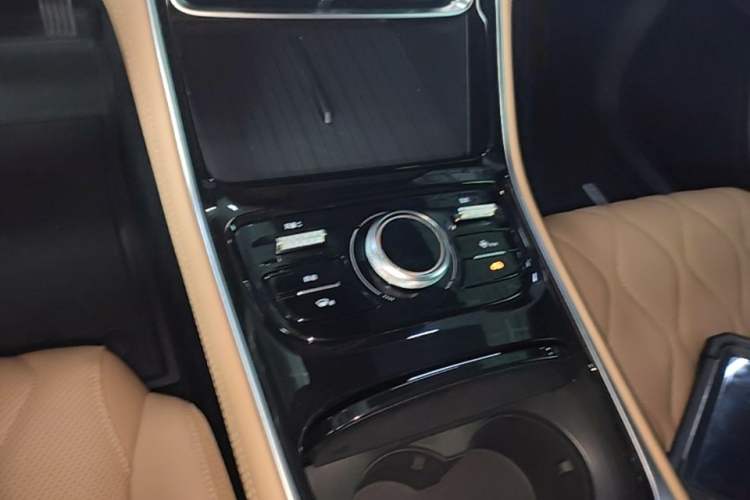 Used Geely Galaxy A7 2025 Model EM-i 70km Launch Edition Gear Lever