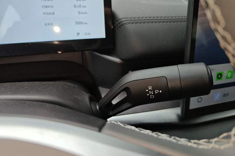 Used Geely Galaxy A7 2025 Model EM-i 150km Long-Distance Edition Gear Lever