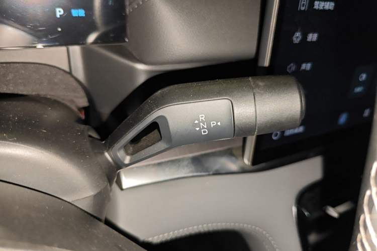 Used Geely Galaxy A7 2025 Model EM-i 150km Long-Distance Edition Gear Lever