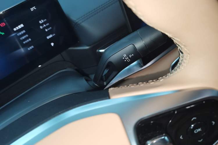 Used Geely Galaxy A7 2025 Model EM-i 150km Exploration+ Edition Gear Lever