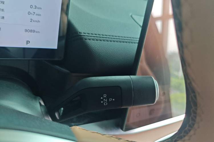 Used Geely Galaxy A7 2025 Model EM-i 150km Starship Edition Gear Lever