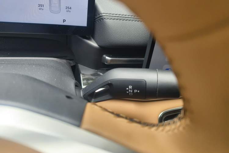 Used Geely Galaxy A7 2025 Model EM-i 150km Exploration+ Edition Gear Lever