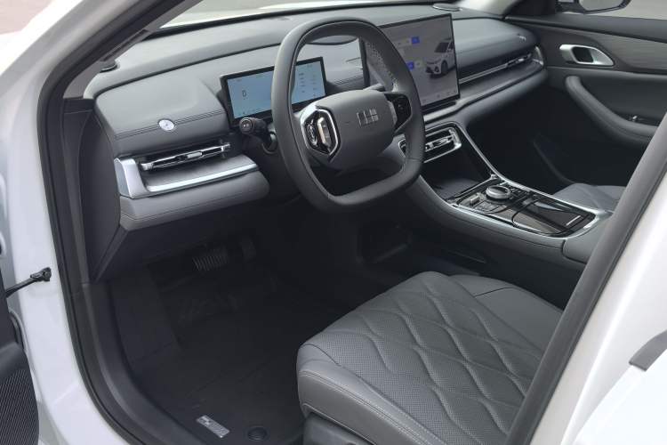 Used Geely Galaxy A7 2025 Model EM-i 70km Luxury Edition Interior 1