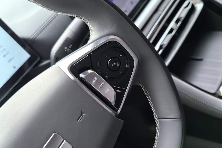 Used Geely Galaxy A7 2025 Model EM-i 70km Luxury Edition Interior 11