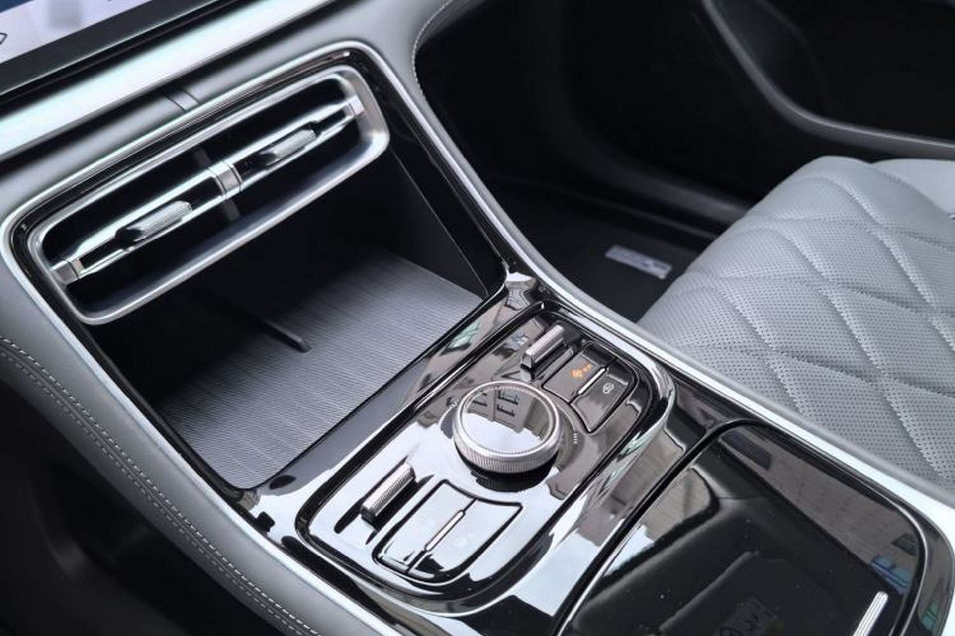 Used Geely Galaxy A7 2025 Model EM-i 70km Luxury Edition Interior 13