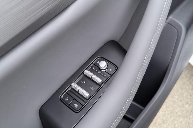 Used Geely Galaxy A7 2025 Model EM-i 70km Luxury Edition Interior 14
