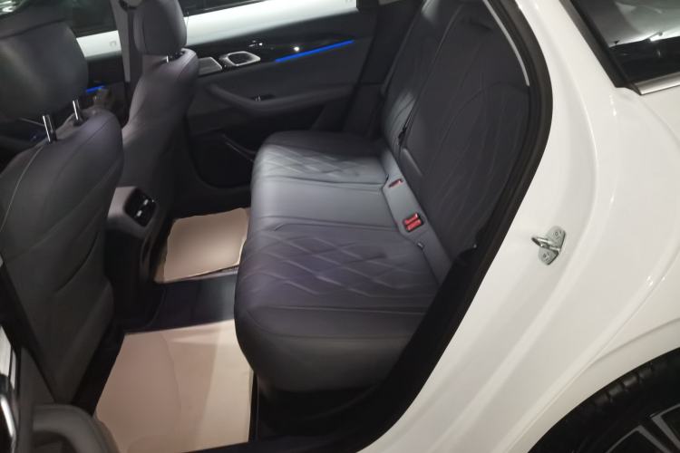 Used Geely Galaxy A7 2025 Model EM-i 150km Starship Edition Interior 4