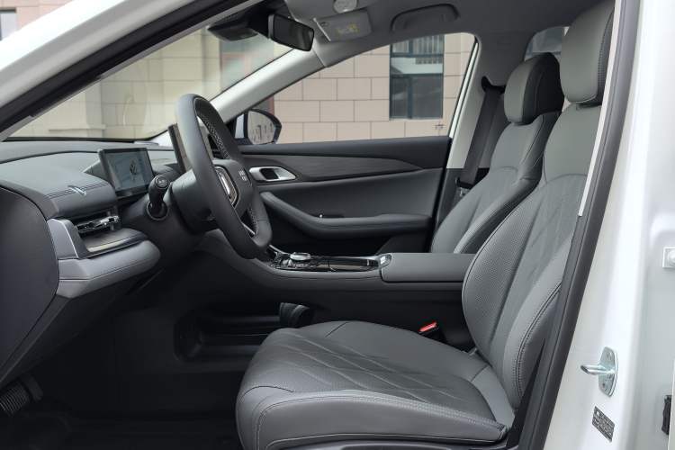 Used Geely Galaxy A7 2025 Model EM-i 70km Luxury Edition Interior 5