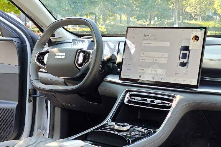 Used Geely Galaxy A7 2025 Model EM-i 70km Launch Edition Interior 6