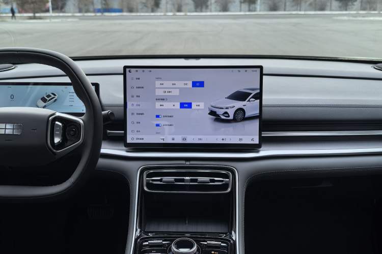 Used Geely Galaxy A7 2025 Model EM-i 70km Luxury Edition Interior 7