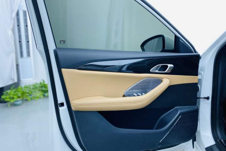 Used Geely Galaxy A7 2025 Model EM-i 150km Starship Edition Interior 7