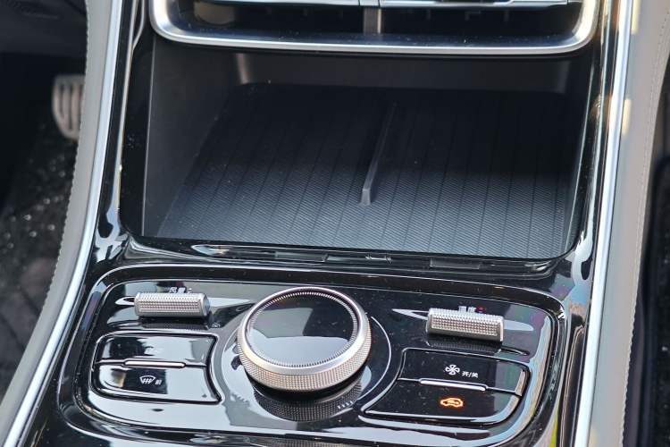 Used Geely Galaxy A7 2025 Model EM-i 70km Launch Edition Interior 8