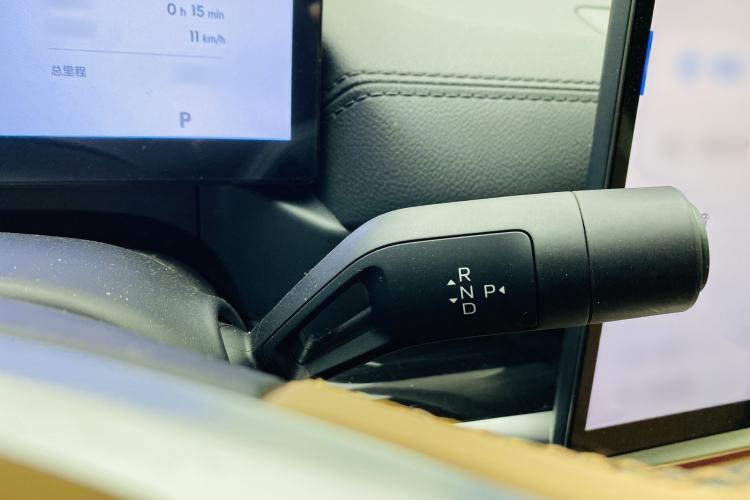 Used Geely Galaxy A7 2025 Model EM-i 150km Starship Edition Interior 8