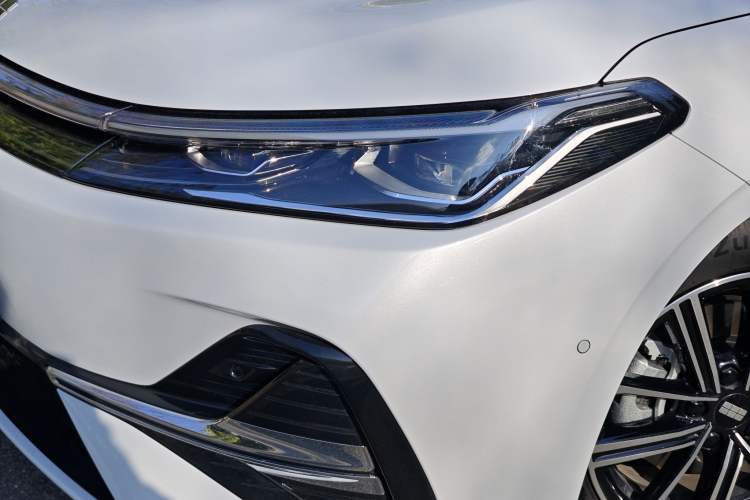 Used Geely Galaxy A7 2025 Model EM-i 70km Launch Edition Left Front Headlight