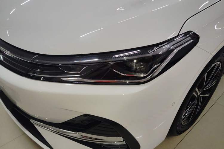 Used Geely Galaxy A7 2025 Model EM-i 70km Launch Edition Left Front Headlight