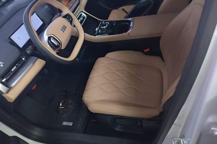 Used Geely Galaxy A7 2025 Model EM-i 70km Launch Edition Left Front Seat