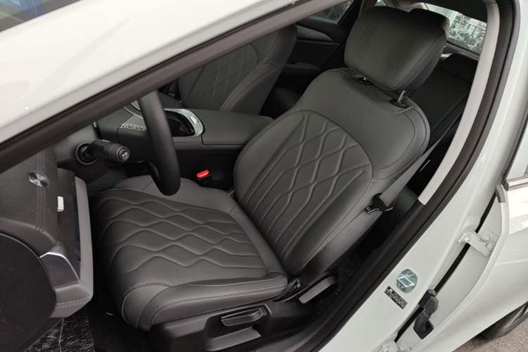 Used Geely Galaxy A7 2025 Model EM-i 150km Long-Distance Edition Left Front Seat