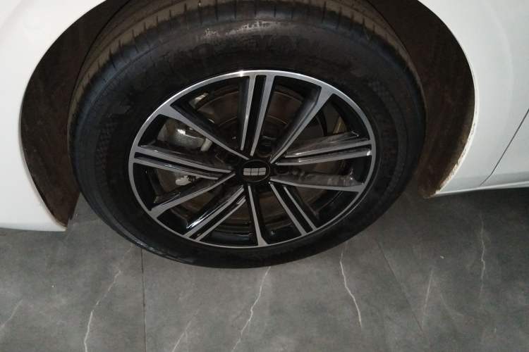 Used Geely Galaxy A7 2025 Model EM-i 70km Luxury Edition Left Front Wheel Hub