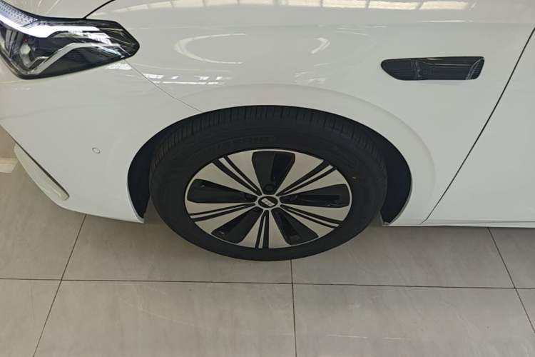 Used Geely Galaxy A7 2025 Model EM-i 150km Long-Distance Edition Left Front Wheel Hub