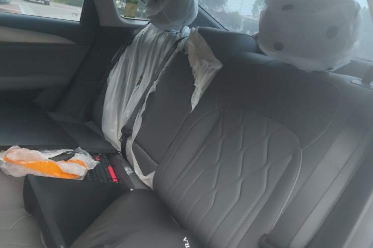 Used Geely Galaxy A7 2025 Model EM-i 70km Luxury Edition Left Rear Seat
