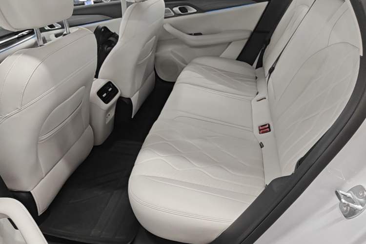 Used Geely Galaxy A7 2025 Model EM-i 150km Starship Edition Left Rear Seat