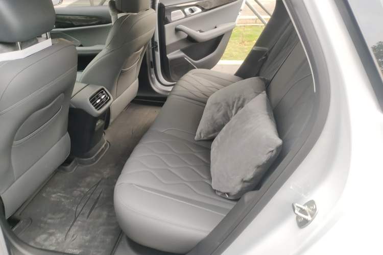 Used Geely Galaxy A7 2025 Model EM-i 70km Exploration Edition Left Rear Seat