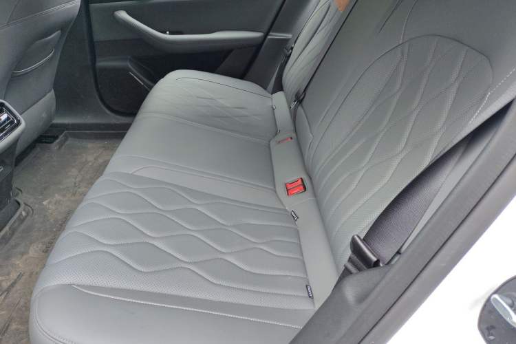 Used Geely Galaxy A7 2025 Model EM-i 150km Exploration+ Edition Left Rear Seat
