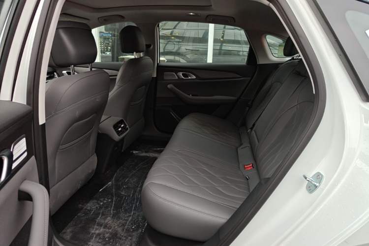 Used Geely Galaxy A7 2025 Model EM-i 150km Long-Distance Edition Left Rear Seat