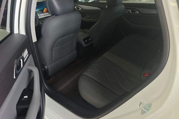 Used Geely Galaxy A7 2025 Model EM-i 150km Long-Distance Edition Left Rear Seat