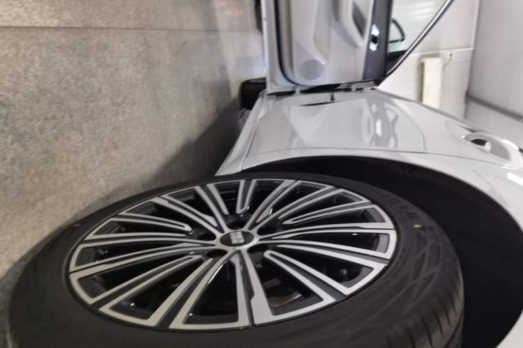 Used Geely Galaxy A7 2025 Model EM-i 150km Starship Edition Left Side Sill