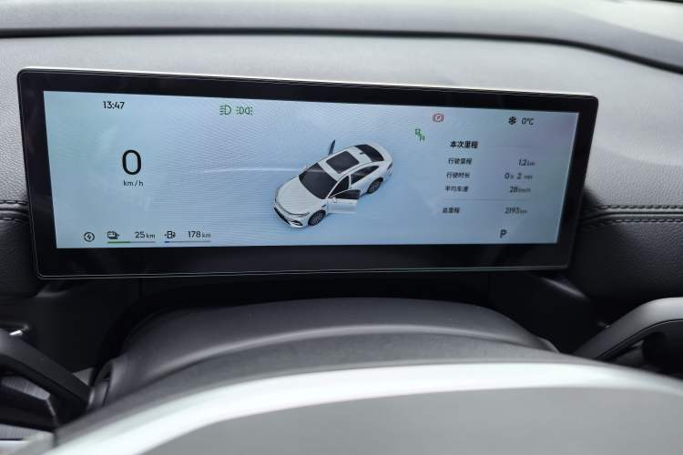 Used Geely Galaxy A7 2025 Model EM-i 70km Luxury Edition Odometer Close Up