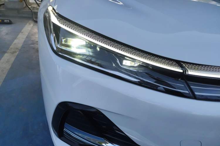 Used Geely Galaxy A7 2025 Model EM-i 150km Starship Edition Right Front Headlight