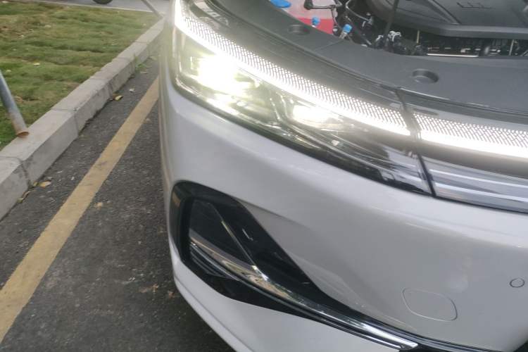 Used Geely Galaxy A7 2025 Model EM-i 70km Exploration Edition Right Front Headlight