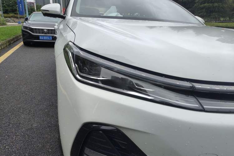 Used Geely Galaxy A7 2025 Model EM-i 150km Exploration+ Edition Right Front Headlight