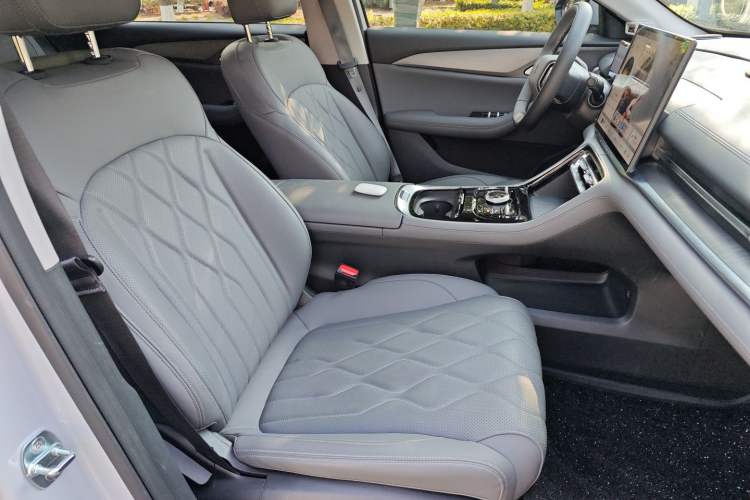 Used Geely Galaxy A7 2025 Model EM-i 70km Launch Edition Right Front Seat