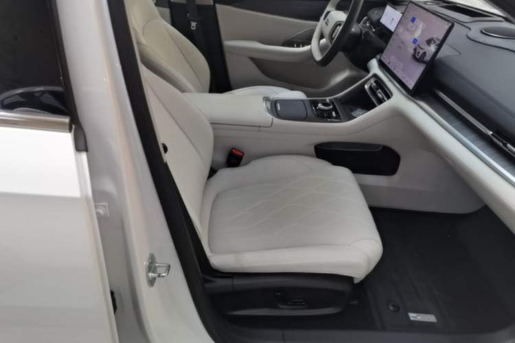 Used Geely Galaxy A7 2025 Model EM-i 150km Starship Edition Right Front Seat