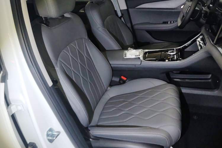 Used Geely Galaxy A7 2025 Model EM-i 70km Launch Edition Right Front Seat
