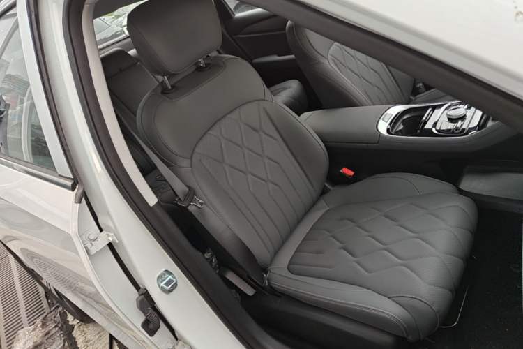 Used Geely Galaxy A7 2025 Model EM-i 150km Long-Distance Edition Right Front Seat