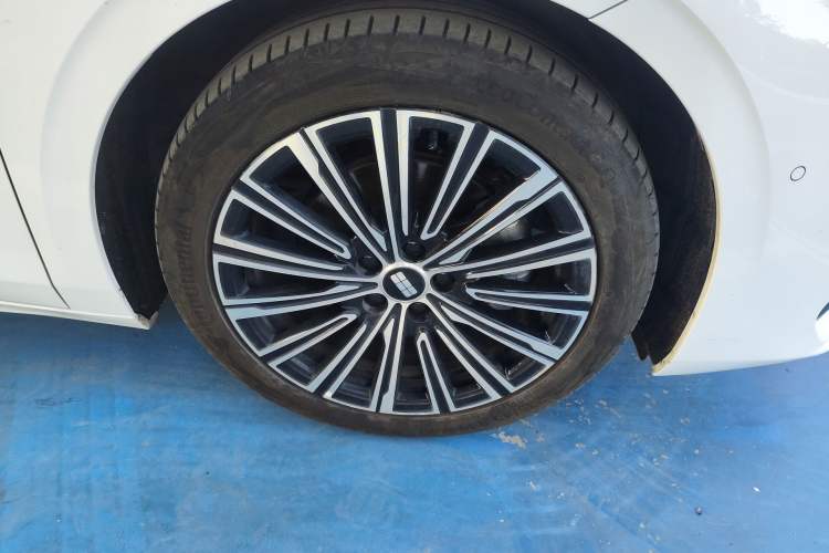 Used Geely Galaxy A7 2025 Model EM-i 150km Starship Edition Right Front Wheel Hub