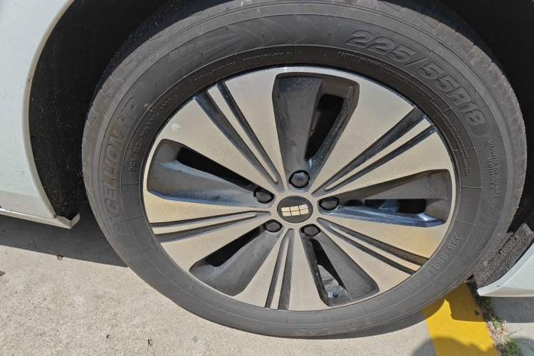 Used Geely Galaxy A7 2025 Model EM-i 150km Long-Distance Edition Right Front Wheel Hub