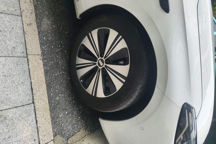Used Geely Galaxy A7 2025 Model EM-i 150km Exploration+ Edition Right Front Wheel Hub