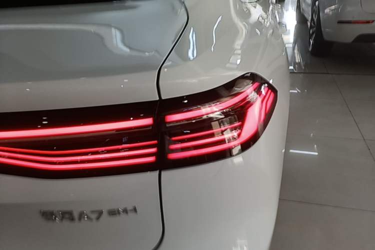 Used Geely Galaxy A7 2025 Model EM-i 150km Starship Edition Right Rear Taillight