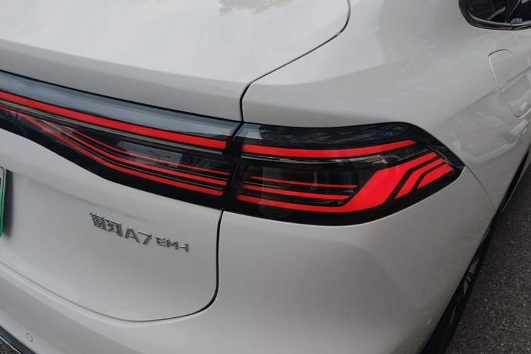 Used Geely Galaxy A7 2025 Model EM-i 150km Exploration+ Edition Right Rear Taillight