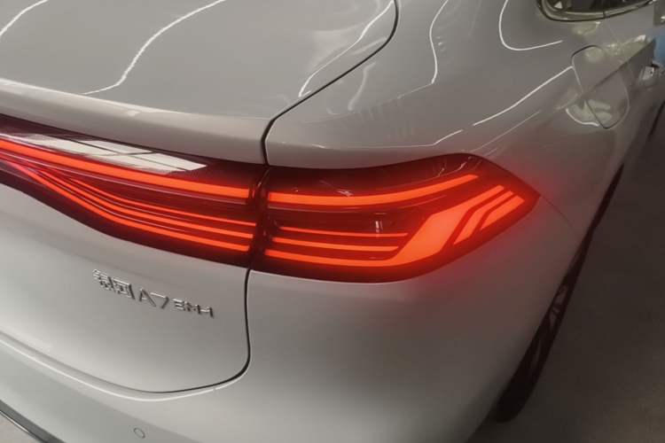Used Geely Galaxy A7 2025 Model EM-i 150km Prestige Edition Right Rear Taillight