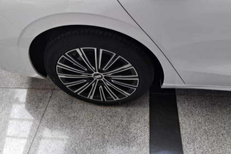 Used Geely Galaxy A7 2025 Model EM-i 150km Starship Edition Right Rear Wheel Hub