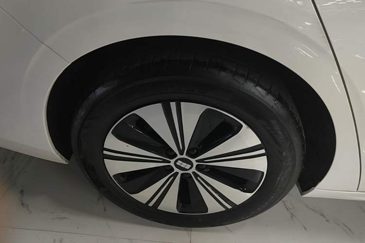 Used Geely Galaxy A7 2025 Model EM-i 150km Exploration+ Edition Right Rear Wheel Hub